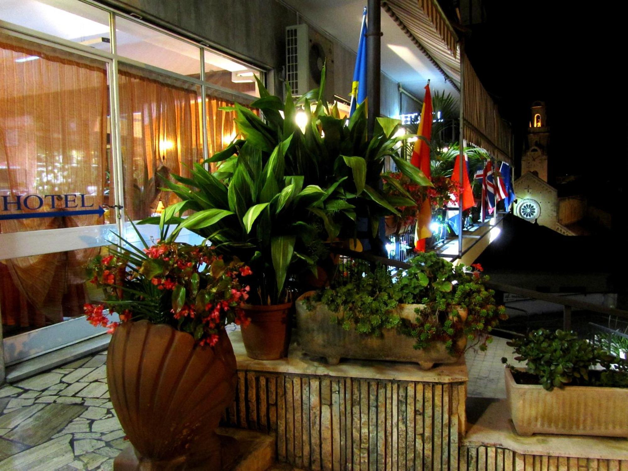 Hotel Riviera Sanremo Bagian luar foto